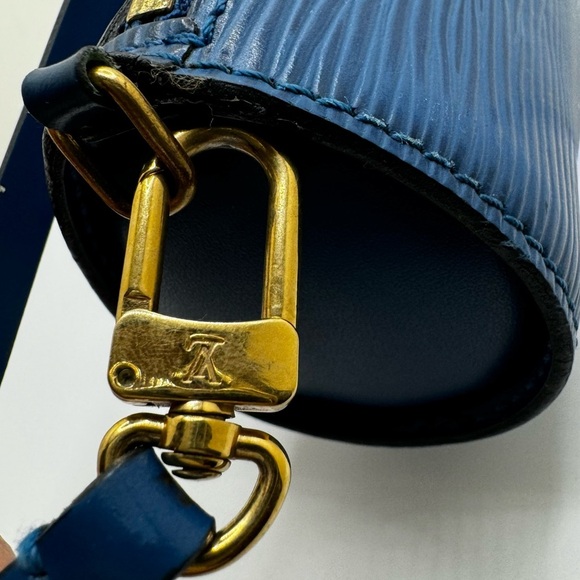 Louis Vuitton - mini Papillon pouch - excellent used condition - Blue Epi - Picture 14 of 14